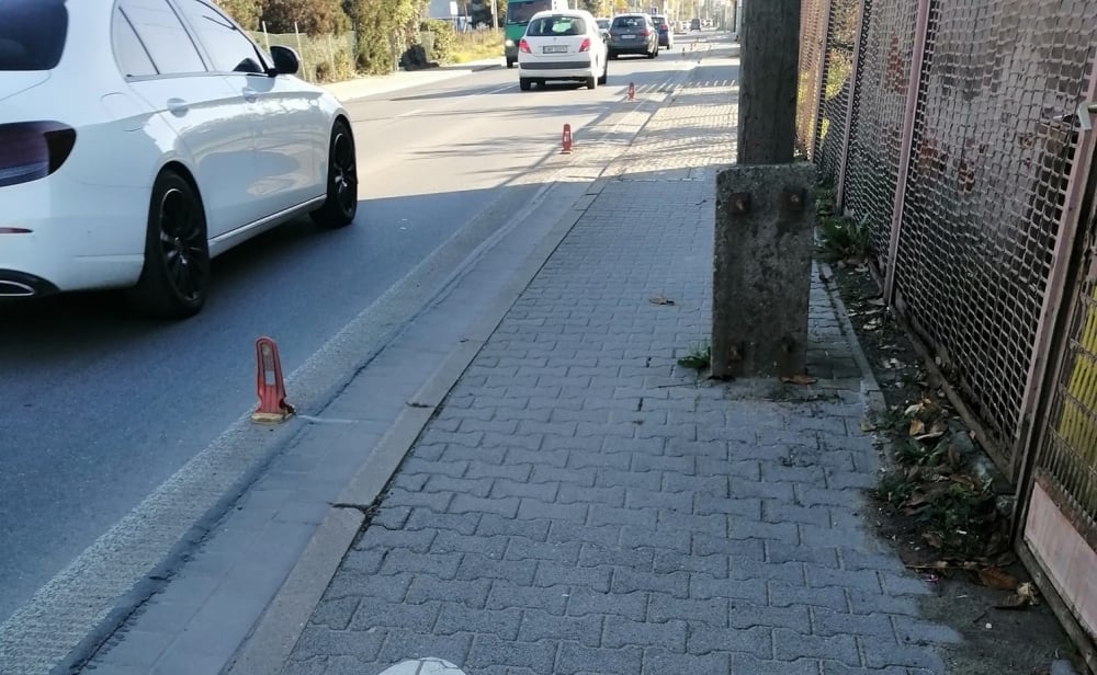 Ścieżka pieszo-rowerowa o szerokości 70 cm. Tak wygląda nowa miejska inwestycja - fot: słuchacz