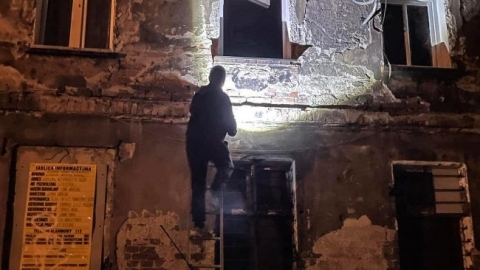 Na czas remontu zostawili kota samego. Przez ponad tydzień bez dostępu do wody i jedzenia - 2