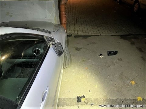 Oława: Pijany wandal zniszczył pięć samochodów [ZDJĘCIA] - 0