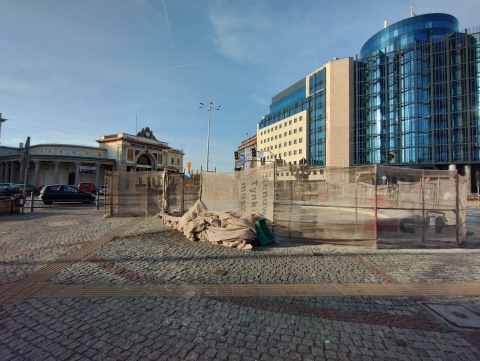 Rozpoczął się remont fontanny przed Dworcem Świebodzkim  - 0