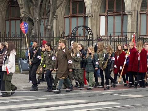 Radosna Parada Niepodległości przeszła ulicami miasta [ZDJĘCIA] - 1