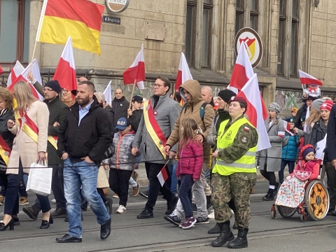 Radosna Parada Niepodległości przeszła ulicami miasta [ZDJĘCIA] - 0