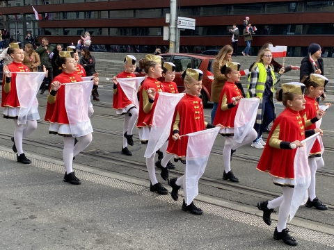 Radosna Parada Niepodległości przeszła ulicami miasta [ZDJĘCIA] - 6