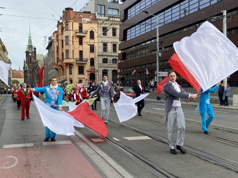 Radosna Parada Niepodległości przeszła ulicami miasta [ZDJĘCIA] - 7