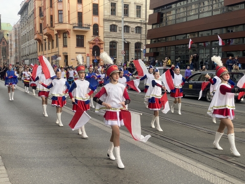 Radosna Parada Niepodległości przeszła ulicami miasta [ZDJĘCIA] - 9