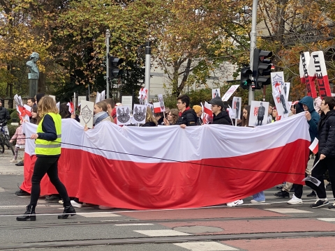 Radosna Parada Niepodległości przeszła ulicami miasta [ZDJĘCIA] - 12