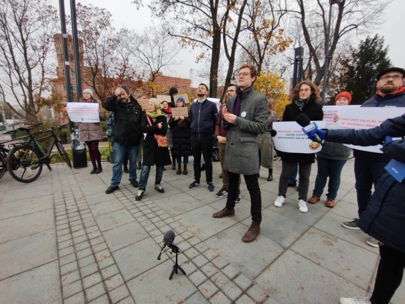 Aktywiści Akcji Miasto protestują w obronie wolności słowa - fot. Jakub Ciołko