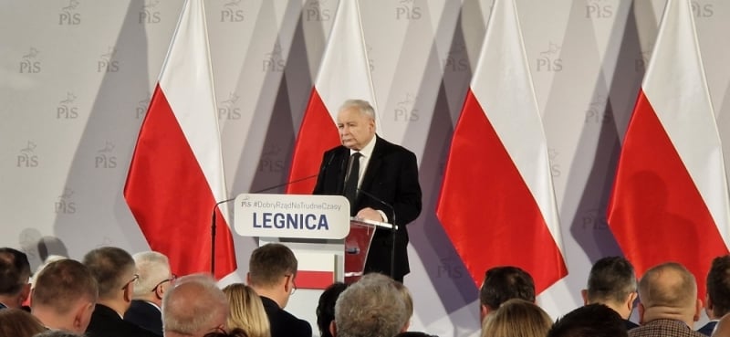 Prezes PiS w Legnicy. Przestrzegał przed "wejściem pod but niemiecki" - fot. Andrzej Andrzejewski