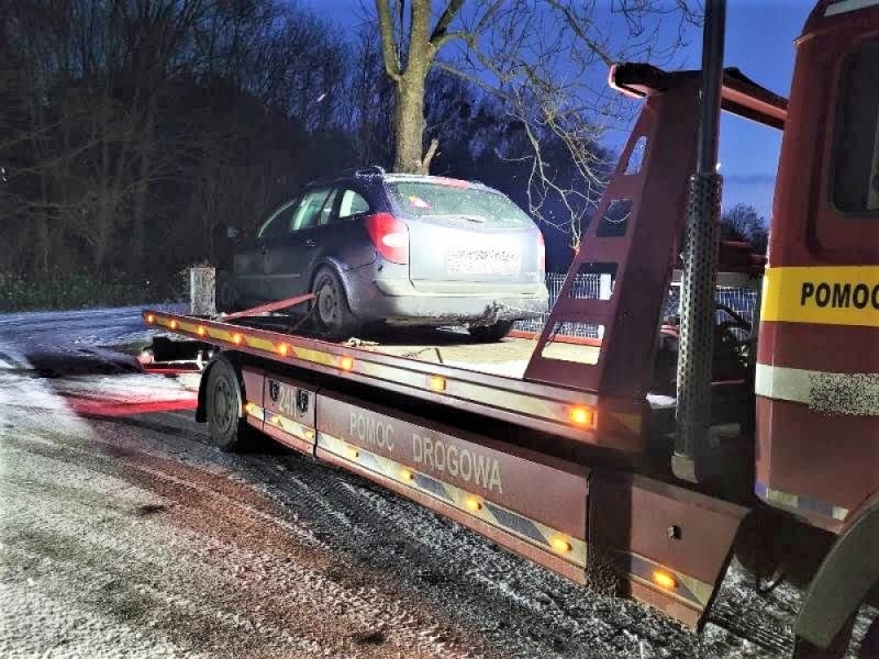 Pijacki rajd ośnieżonymi drogami pod Miliczem - Fot: Dolnośląska policja
