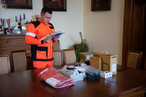 Lwówek Śląski: Sprzęt ratujący życie za prawie 30 tys. złotych dla karetki - 2