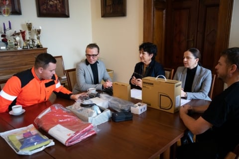 Lwówek Śląski: Sprzęt ratujący życie za prawie 30 tys. złotych dla karetki - 5