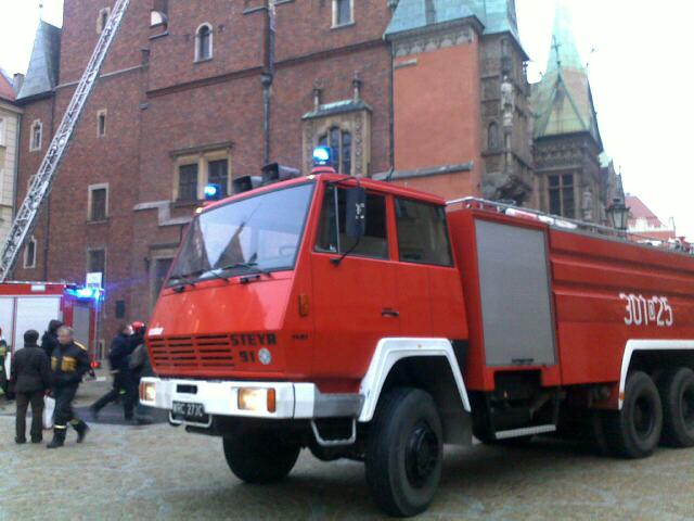 Dym nad wrocławskim Ratuszem -
