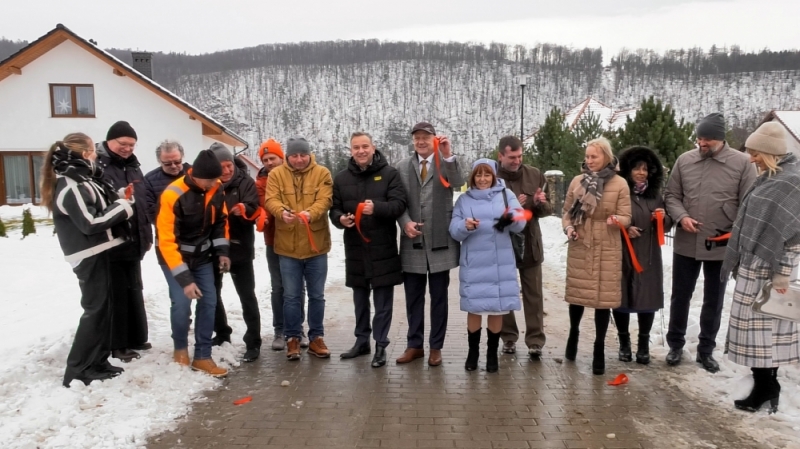 Gmina Bardo inwestuje w drogi. Kolejne wyremontowane odcinki trafiły właśnie do mieszkańców - fot: Jarosław Wrona