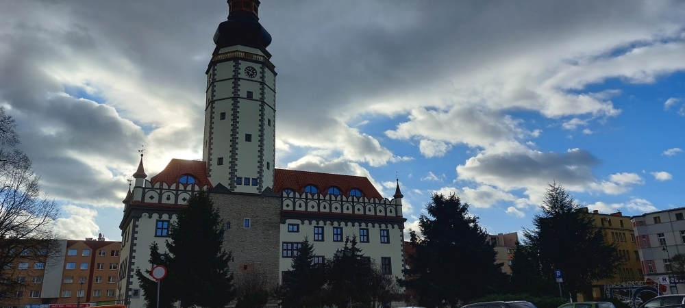 Otwarcie odbudowanego ratusza w Strzelinie opóźnione. Znamy nowy termin - fot. Beata Makowska