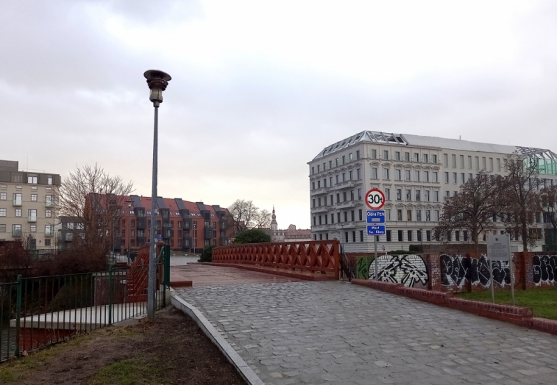 Wrocławianie ponownie mogą korzystać z mostu świętej Klary  - fot. ZDiUM