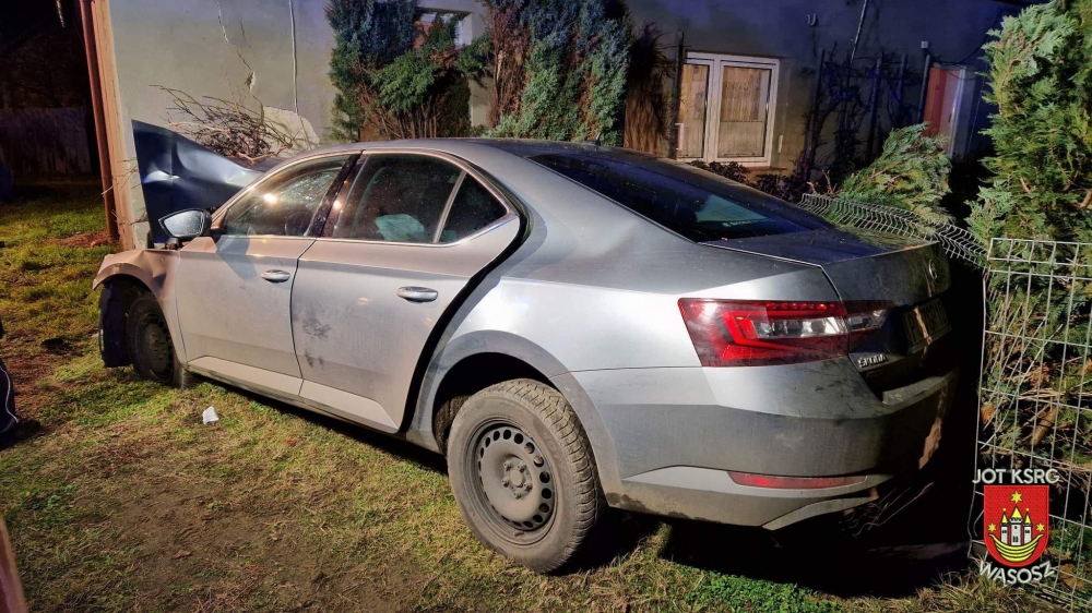 16-letni ministrant rozbił się samochodem księdza - fot. OSP Wąsocz / Facebook