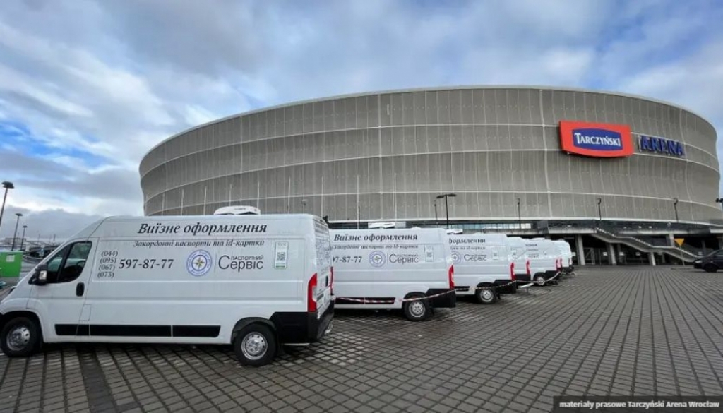 Mobilne biuro paszportowe dla obywateli Ukrainy - fot. mat. prasowe