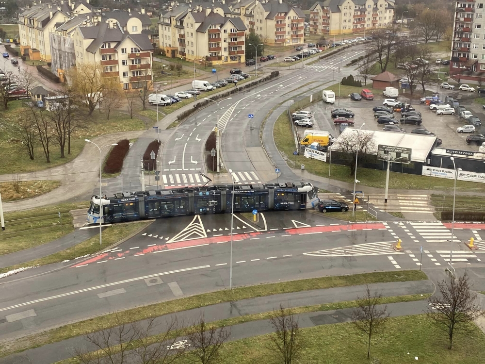 Tramwaj zderzył się z autem. Pętla Kozanów zablokowana - fot. Jakub Stojkowski