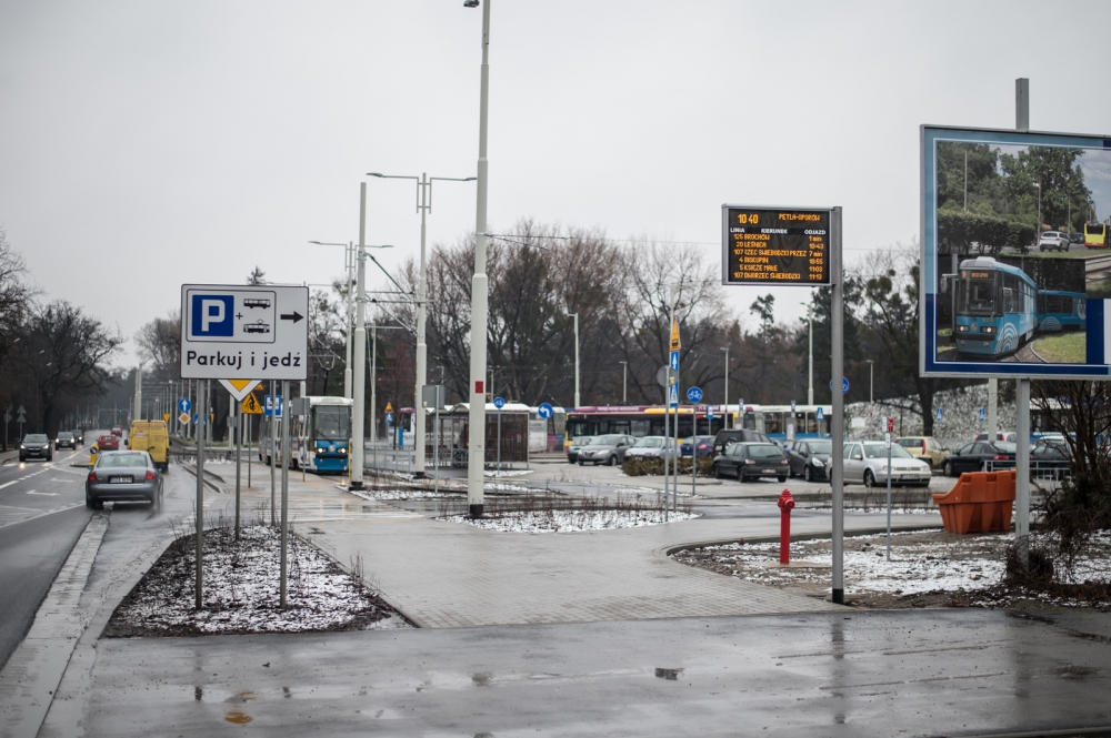 Samochód czy komunikacja zbiorowa? Ekspert: "Odwrót od aut widoczny" - fot. Andrzej Owczarek/archiwum radiowrclaw.pl