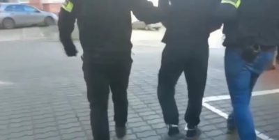 Areszt dla mężczyzny, kt&oacute;ry zaatakował nożem policjanta
