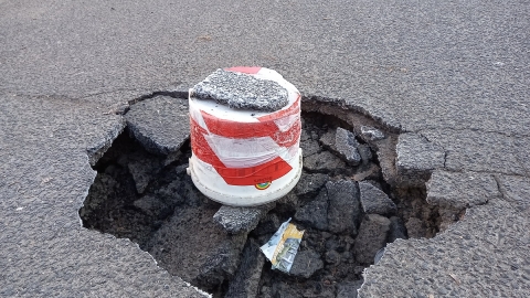 Drogi w Legnicy dziurawe jak ser szwajcarski [FOTO] - 13