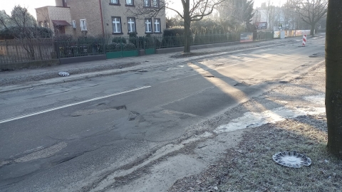 Drogi w Legnicy dziurawe jak ser szwajcarski [FOTO] - 15