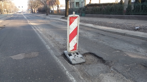 Drogi w Legnicy dziurawe jak ser szwajcarski [FOTO] - 16