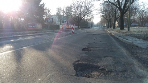 Drogi w Legnicy dziurawe jak ser szwajcarski [FOTO] - 17