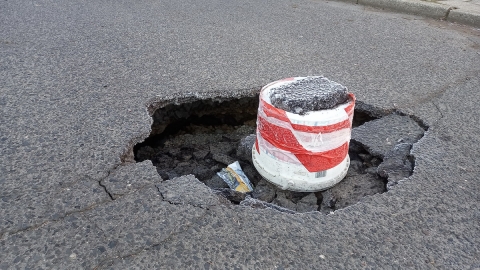Drogi w Legnicy dziurawe jak ser szwajcarski [FOTO] - 20
