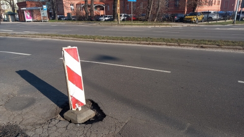 Drogi w Legnicy dziurawe jak ser szwajcarski [FOTO] - 5