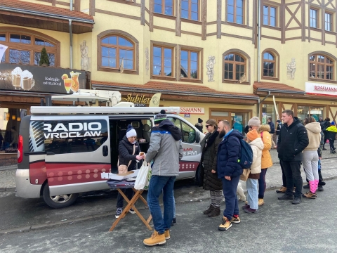 Tysiące pączków na tłusty czwartek z Radiem Wrocław [FOTO] - 17