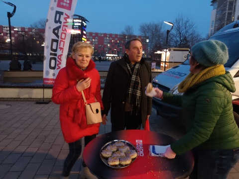 Tysiące pączków na tłusty czwartek z Radiem Wrocław [FOTO] - 36