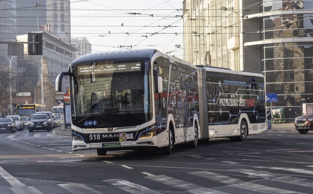 Przegubowy elektryk na ulicach Wrocławia od soboty - fot. materiały prasowe
