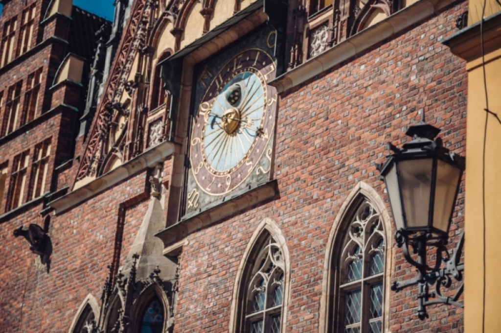 Ponad 180 tysięcy złotych nagród dla wrocławskich urzędników. Rekordzista zainkasował 25 tys. zł - fot:  archiwum Radia Wrocław