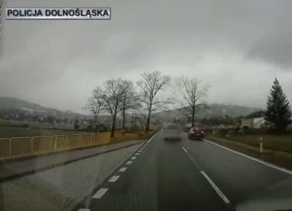 Ukradł busa i uciekał przed policjantami [FILM] - fot. RW