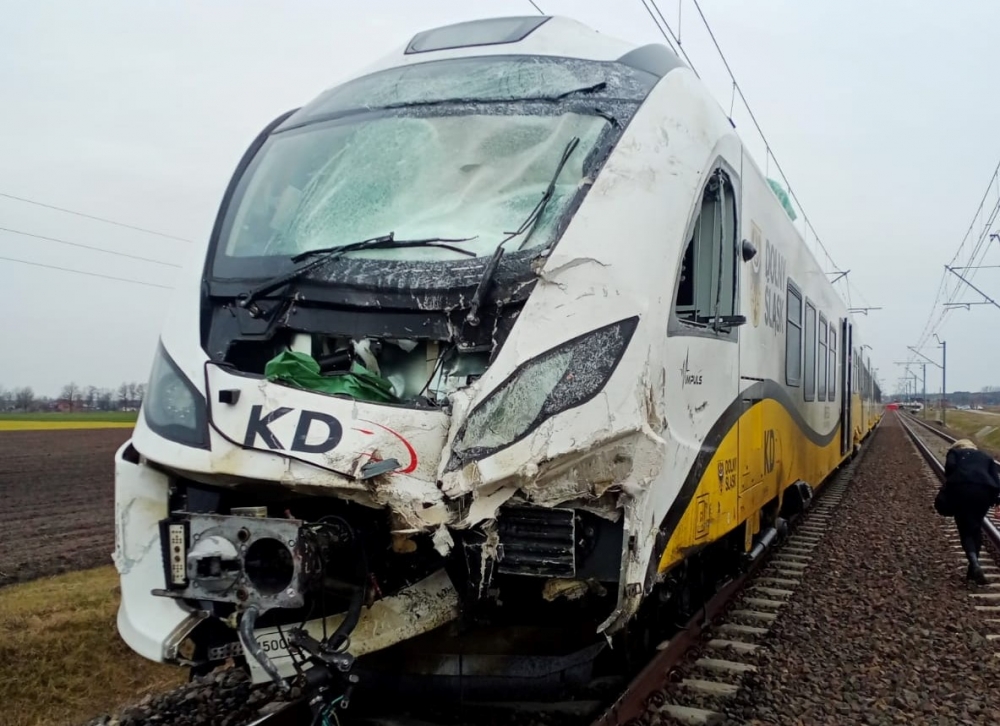 Śmiertelny wypadek na przejeździe kolejowym - fot. FB Komenda Powiatowa Straży Pożarnej w Rawiczu
