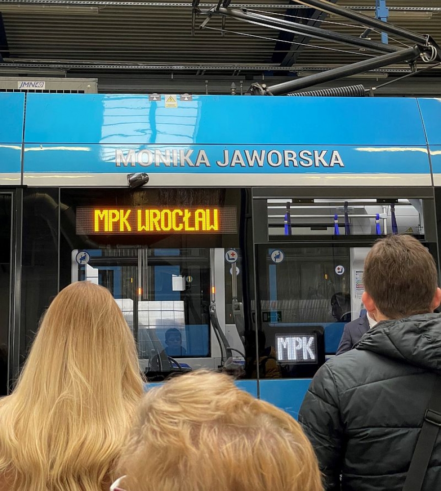 Tramwaj im. Moniki Jaworskiej wyjechał na wrocławskie tory - fot. Łukasz Lorenc