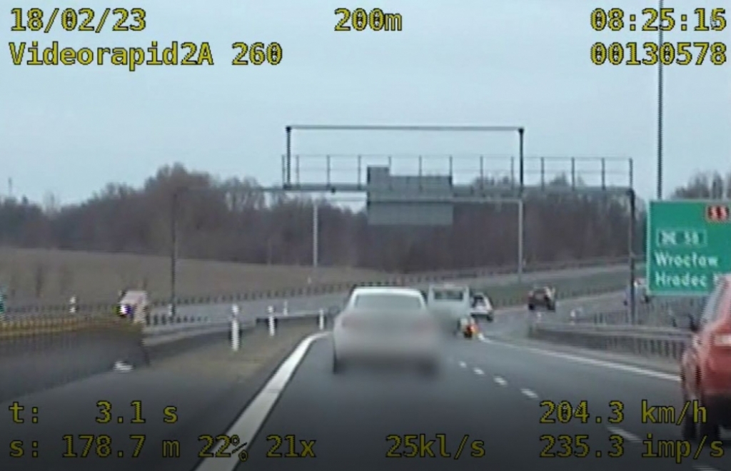 Jechał 204 km/h drogą ekspresową S5 [WIDEO] - fot. RW