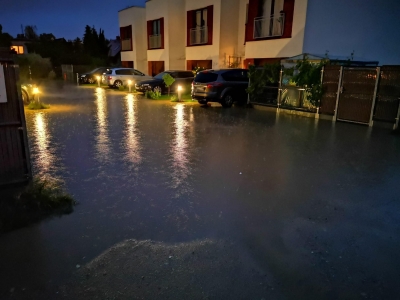 Jezioro na wyciągnięcie ręki. Wystarczy deszcz i pojawia się przed drzwiami - 1