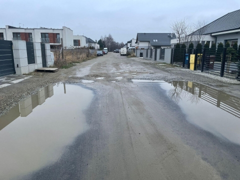 Jezioro na wyciągnięcie ręki. Wystarczy deszcz i pojawia się przed drzwiami - 8