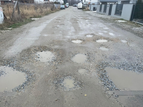 Jezioro na wyciągnięcie ręki. Wystarczy deszcz i pojawia się przed drzwiami - 9