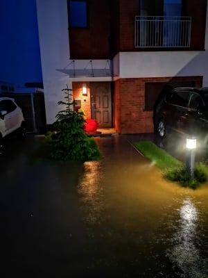 Jezioro na wyciągnięcie ręki. Wystarczy deszcz i pojawia się przed drzwiami - 7