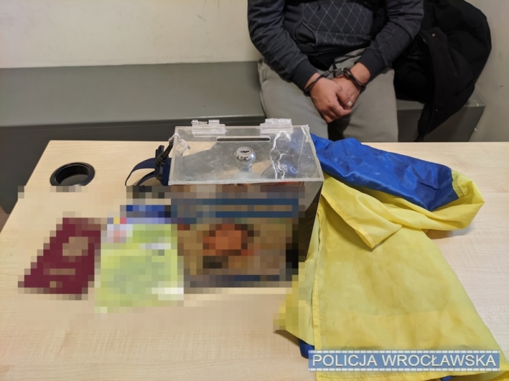 Fałszywy wolontariusz zbierał pieniądze do niezaplombowanej puszki - fot. Policja