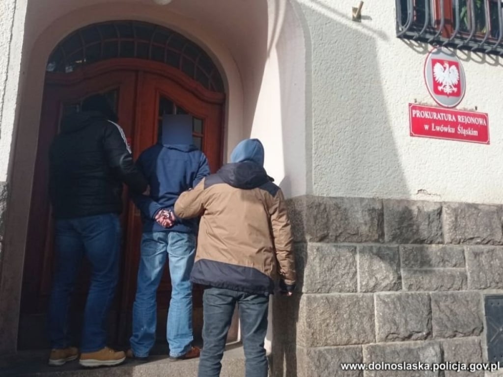 Lwówek Śląski: Porwanemu grozili śmiercią, przypalając żelazkiem - fot. Policja Dolnośląska