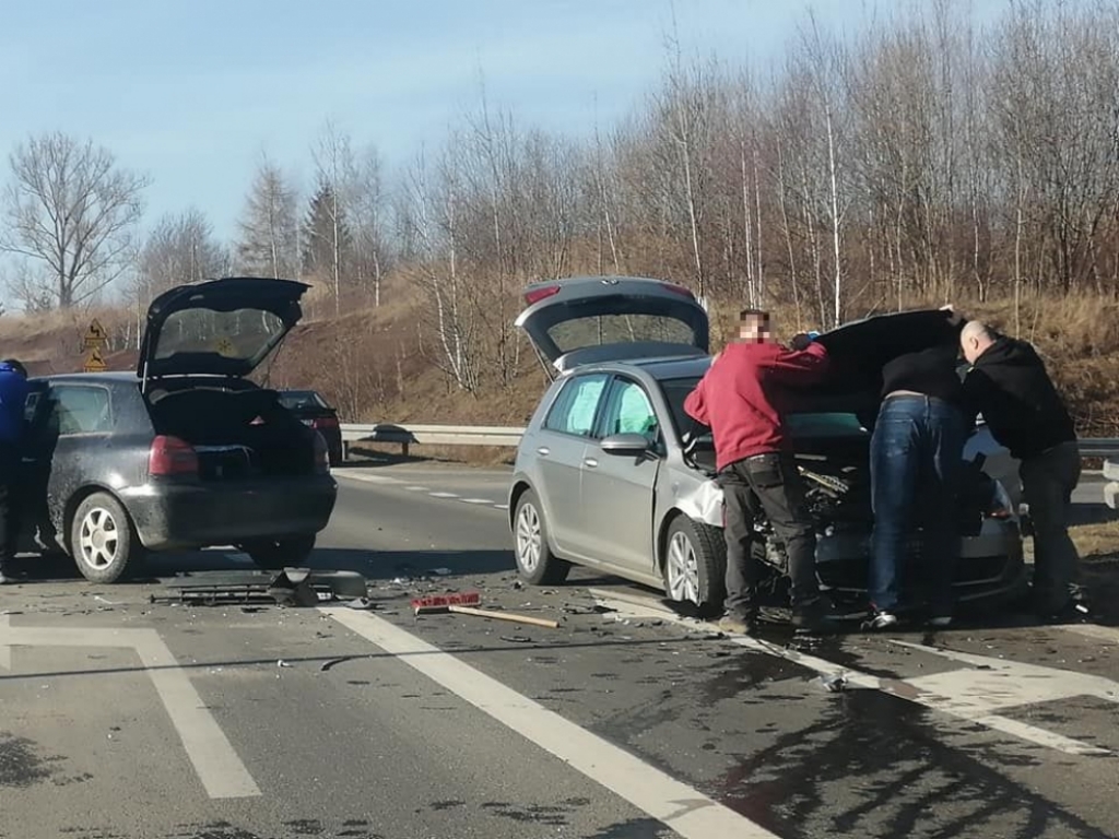 Kolizja i utrudnienia w ruchu w pobliżu Nowej Rudy  - fot. Agnieszka Gach