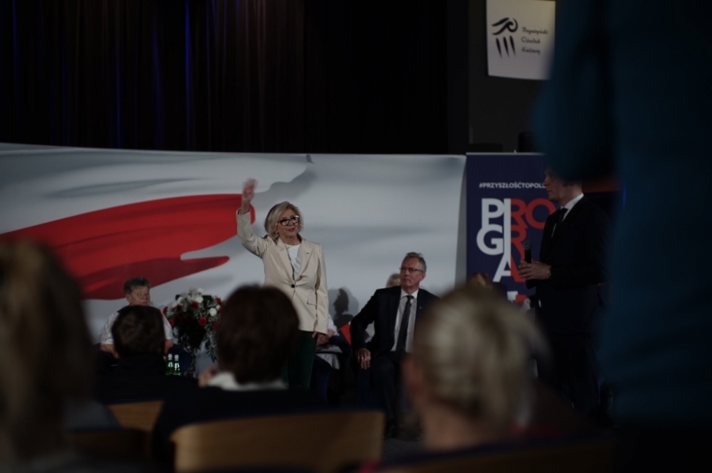 Politycy PiS w trasie programowej. Minister Machałek odwiedziła Bogatynię - fot. Piotr Słowiński