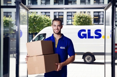 Jak wybrać kuriera dla firm? Regularne nadawanie paczek z GLS!