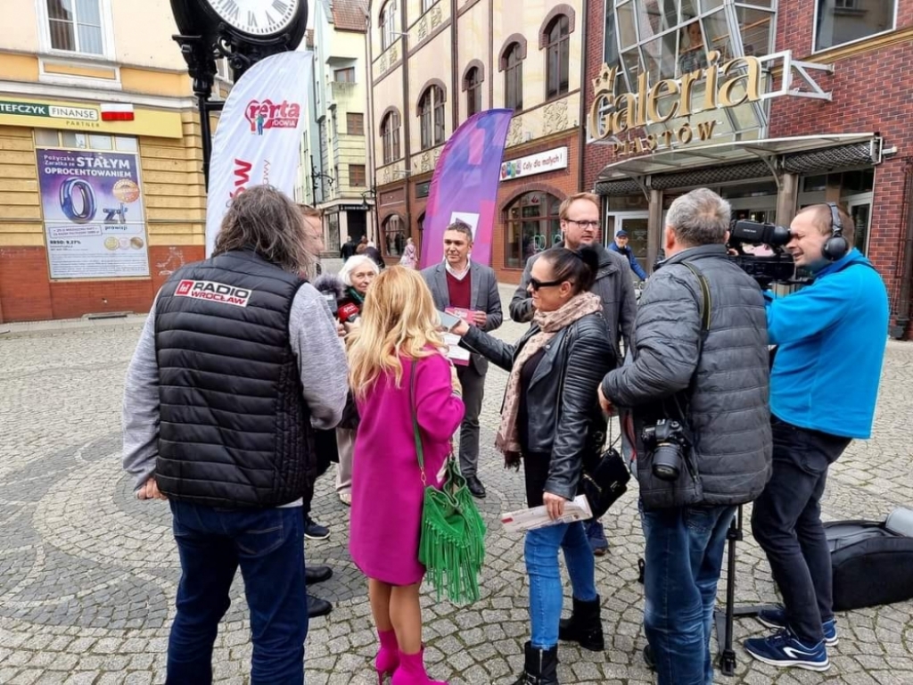 Legnica: Nowa Lewica zbierała podpisy pod projektem tzw. wdowiej renty - fot. Renta Wdowia/FB