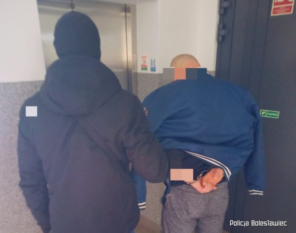 Przed policją ukrył się pod dziecięcym łóżeczkiem - Fot: dolnośląska policja
