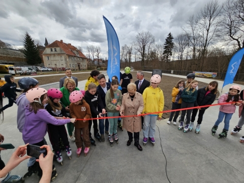 Na rolkach, wrotkach, hulajnogach czy rowerach. Głuszyca ma już rolkostradę - 0